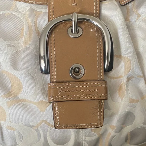 Coach Soho Hobo Signature Shoulder Purse Handbag Cream Tan used good condition. - Picture 3 of 8
